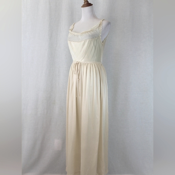 Sylvia Pedlar Iris Lingerie co. 1920s Silk Charmeuse and French Lace Nightgown - Picture 7 of 14